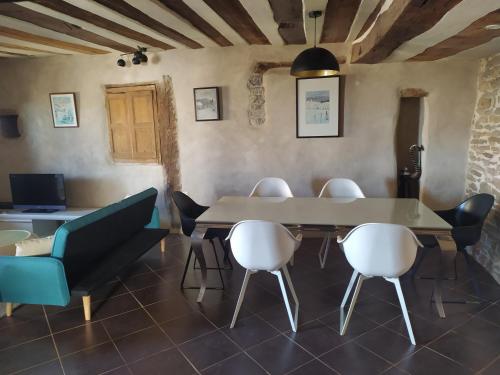 Létesítmények, Grand appartement 3 étoiles avec terrasse dans maison vigneronne 18éme siècle (Grand appartement 3 etoiles avec terrasse dans maison vigneronne 18eme siecle) in Saint-Lothain