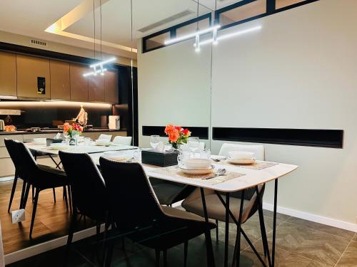 Scarletz Suites KLCC by M Suites - image 12