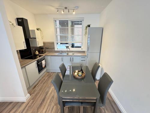 STUNNING APARTMENT - 2 DOUBLE BEDROOMS - EN-SUITE - FREE ALLOCATED PARKING - JQ QUARTER - BIRMINGHAM CITY CENTRE - SLEEPS 6 GUESTS - 2 BATHROOMs, Birmingham (zdjęcie 7)