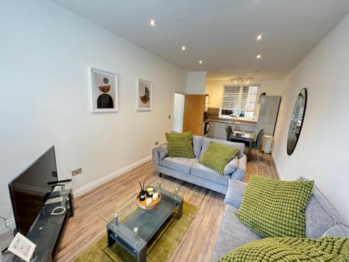 STUNNING APARTMENT - 2 DOUBLE BEDROOMS - EN-SUITE - FREE ALLOCATED PARKING - JQ QUARTER - BIRMINGHAM CITY CENTRE - SLEEPS 6 GUESTS - 2 BATHROOMs, Birmingham (zdjęcie 6)