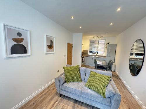 STUNNING APARTMENT - 2 DOUBLE BEDROOMS - EN-SUITE - FREE ALLOCATED PARKING - JQ QUARTER - BIRMINGHAM CITY CENTRE - SLEEPS 6 GUESTS - 2 BATHROOMs, Birmingham (zdjęcie 5)