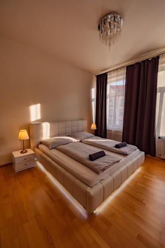 5 Bob's Apartment - 2 bedrooms with King Size beds, Прага (фото 9)