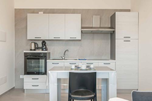 Marilyn - Modern and Cozy Apartment, Somma Lombardo (foto 8)