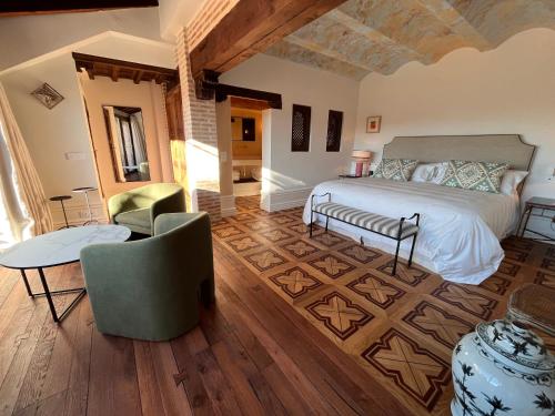 Deluxe Double Room with Castle View image 10