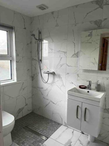 River View - Modern 4 Bedroom Bungalow