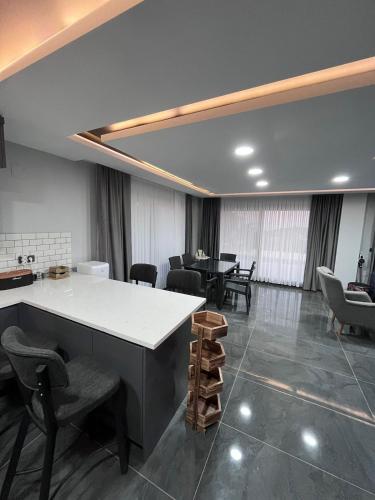 Zs blue in กียิกิสลาชิก