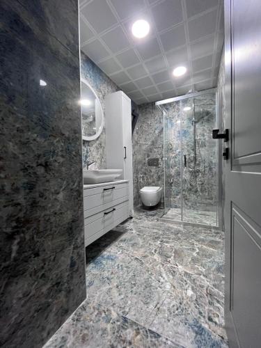 Zs blue in กียิกิสลาชิก