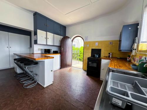 Vista exterior, Hermanus Backpackers & Budget Accommodation in Hermanus