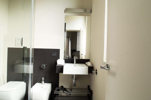 Double Room image 10