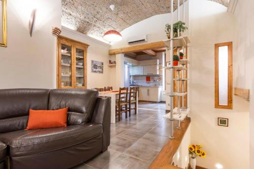 Sun Flowers House in Пітільяно