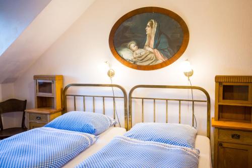 2 bedrooms, 3 beds