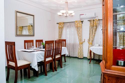 Luxury Villa AC Ensuite Room 8 in Limbe