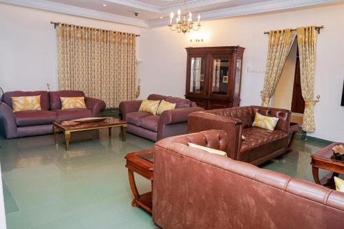 Luxury Villa AC Ensuite Room 8 in Limbe