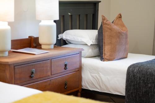 2 twin beds