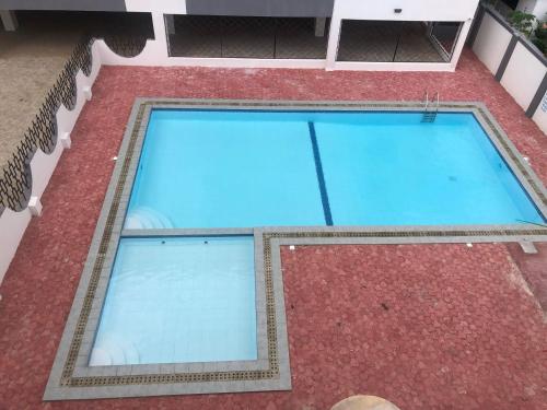 Three Bedroom Apartment Nyali 4 beds,pool and walking distance to the beach in شاطئ نيالي