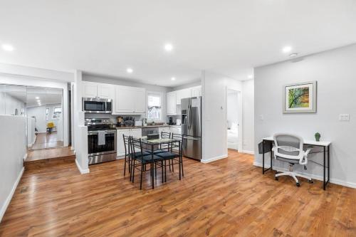 New Renovated Home With Jacuzzi