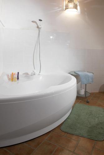Джакузі, Antico casale per relax e natura in Мурло