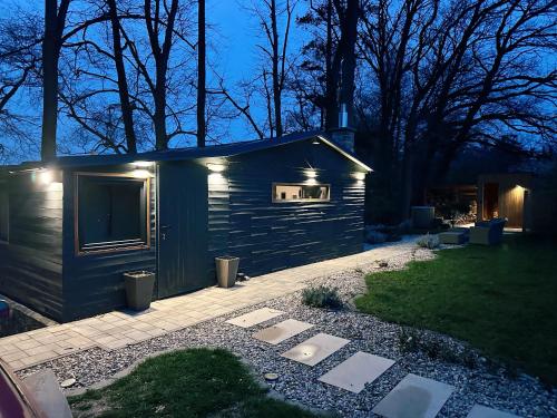 Wellness Chata Hideaway se saunou a vířivkou (Wellness Chata Hideaway se saunou a virivkou) in เตรเบโชวิซ