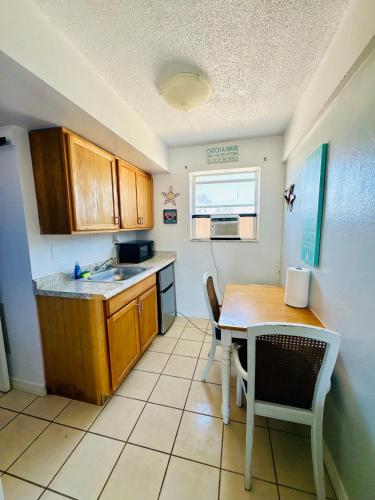 Turquoise Beach Retreat~King Bed~Daytona Beach in Daytona Beach, USA