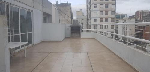Moderno departamento en zona de facultades y hospitales - image 4