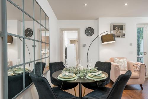 Niru Experience Hidden Gem In Chelsea 2BD 2BA, Londýn (fotografie 10)