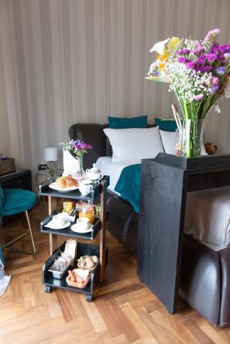 1 king bed, 1 twin bed