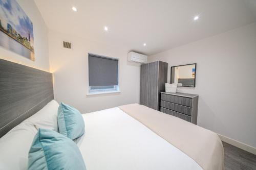 Ilford Luxury Apartments - image 3