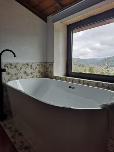 Karstais baseins, Casas del Alto Tajo - La Casa Roja in Ablanque