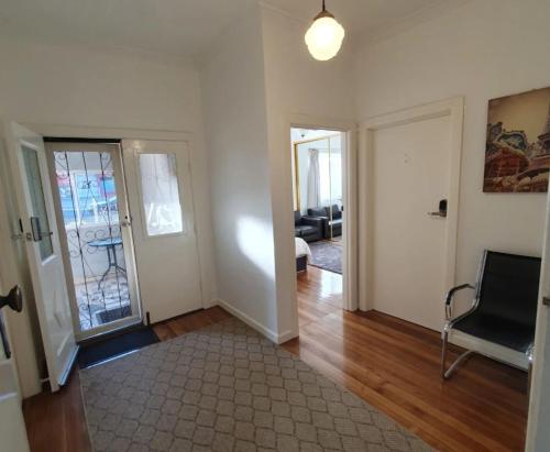 Holiday House in Sunbury Centre in Sunbury