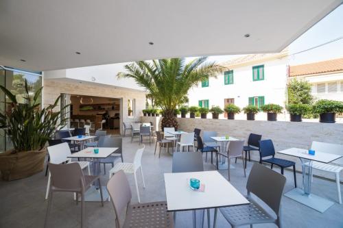 Avis Hotel 5