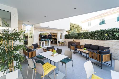 Avis Hotel 3