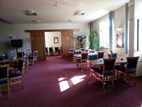 Iris Hotel - image 7