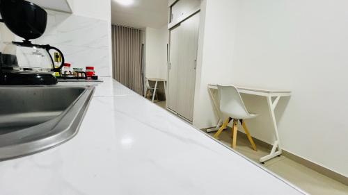 One-Bedroom Apartment image 9