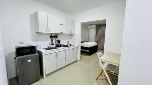 One-Bedroom Apartment image 3