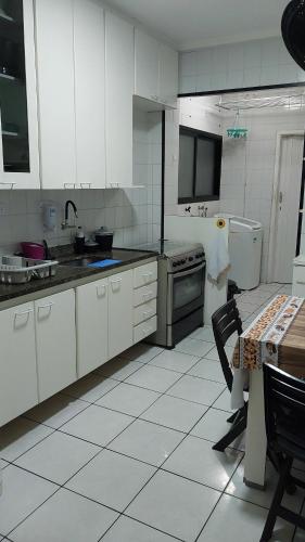 Apartamento Guaruja near Quiosque Dinho's