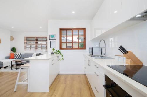 Konyha, Buchanan Hideout - Cosy Bungalow by Merewether Beach in Merewether
