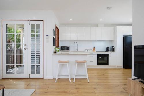 Konyha, Buchanan Hideout - Cosy Bungalow by Merewether Beach in Merewether