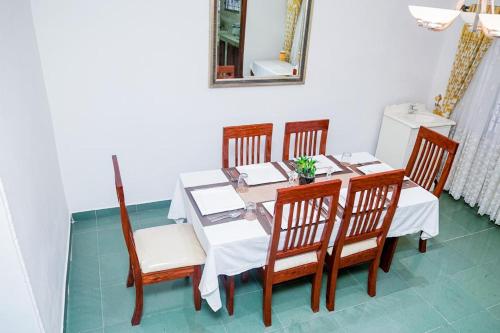 Luxury Villa Ensuite 4 Bedrooms in Limbe