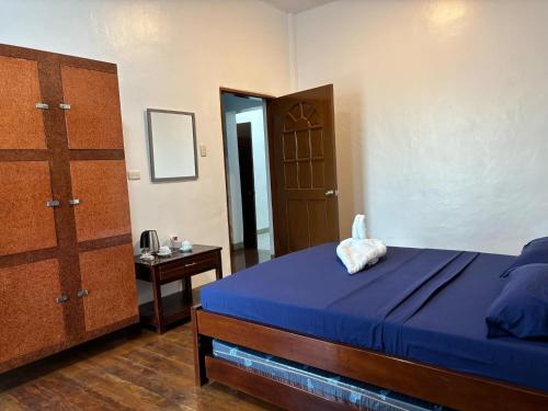Beachfront Hostel Room Type - Deluxe Double Room with Extra Bed