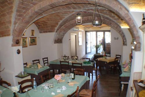 Restorāns, Tuscany - Romantic Getaway in Montecatini Val Di Cecina