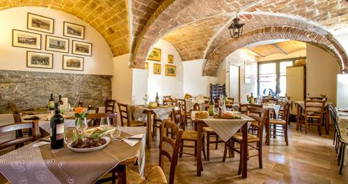 Restorāns, Tuscany - Romantic Getaway in Montecatini Val Di Cecina