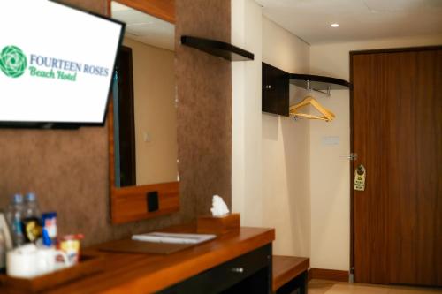Deluxe Double or Twin Room with Pool View  image 6