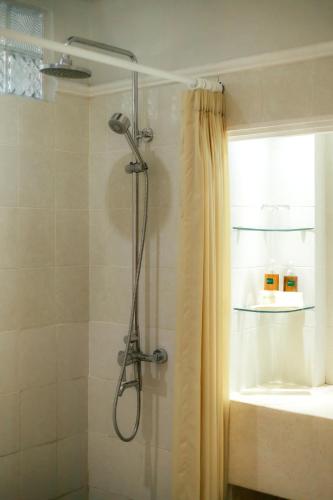 Deluxe Double or Twin Room with Pool View  image 1