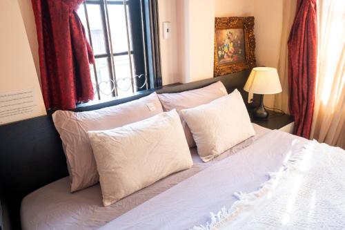 Quadruple Room with Bath image 10