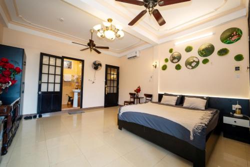 Double Room with Balcony image 6
