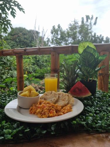 Ēdiens un dzērieni, Las Cascadas Hostel in Buritaca