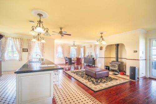 6B Luxury Rustic Farm Manor In Lang Lang