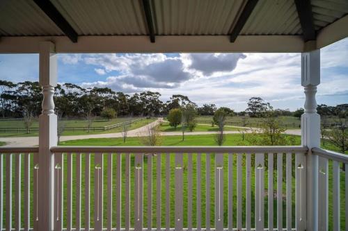 6B Luxury Rustic Farm Manor In Lang Lang