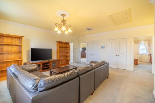 6B Luxury Rustic Farm Manor In Lang Lang