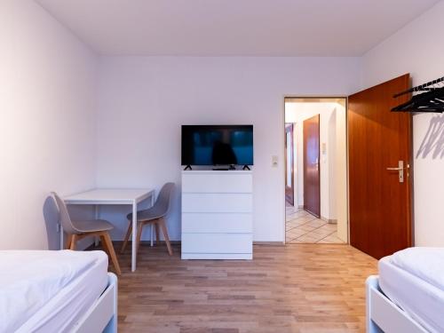 BudgetRoom Workers Home